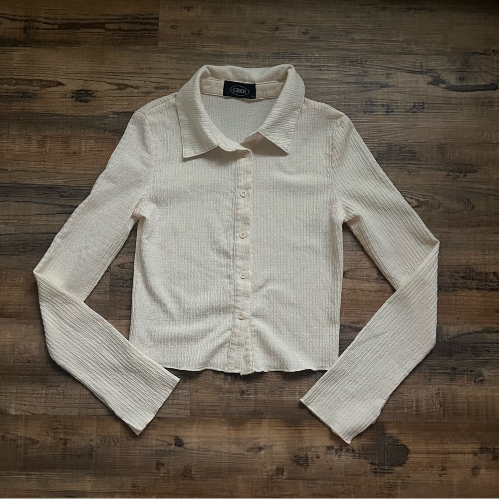 Cider Womens Cream/Beige Textured Long Sleeve Collared Button Down Crop Top Sz S